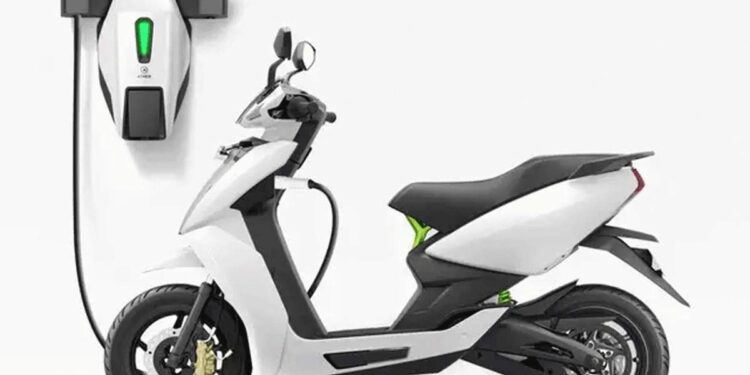unveiling-the-solar-r1-electric-scooter